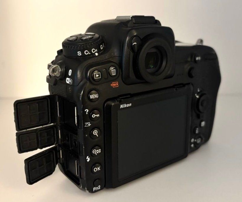 Nikon Fotocamera: Nikon d500 - 37500 shots – Usato da Zürich venduto da plongelicous 2