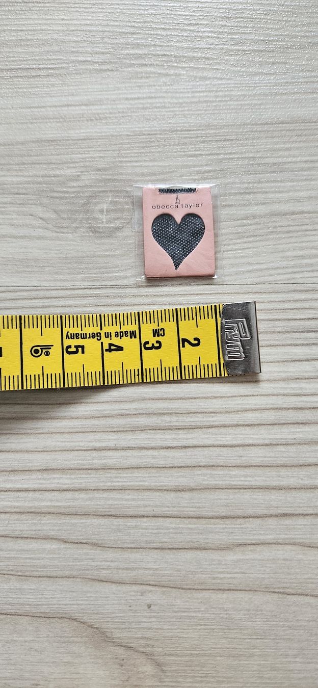 Case e mobili per bambole: miniatur Strumpfhosen verpackt – Usato da Dättwil AG venduto da son_x2fq