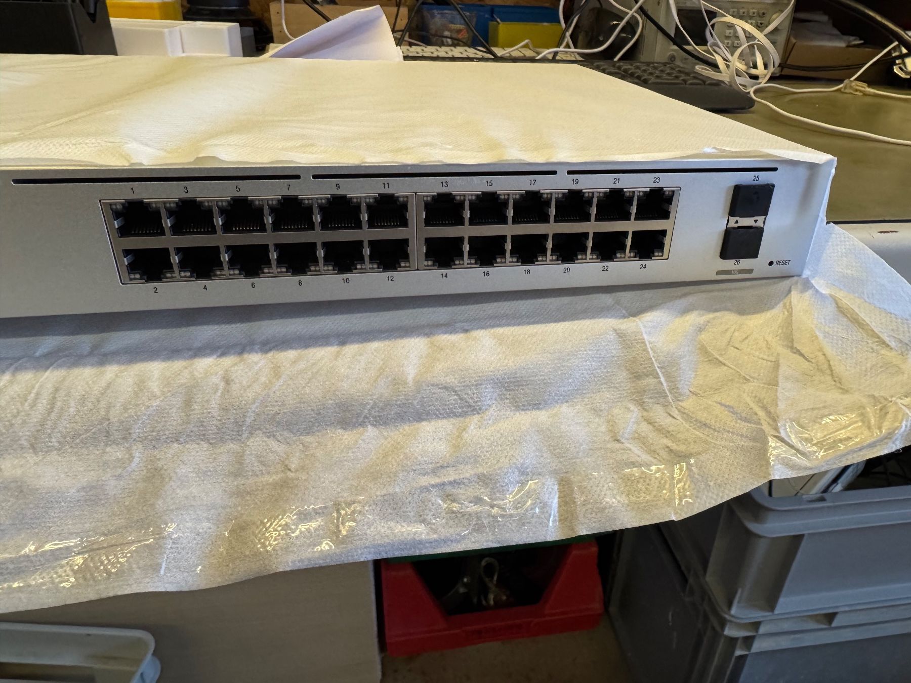 Ubiquiti Hubs & Switches: Ubiquiti Unifi USW-pro-24 Switch – Neu (gemäss Beschreibung) aus Adelboden von Chappeler 2