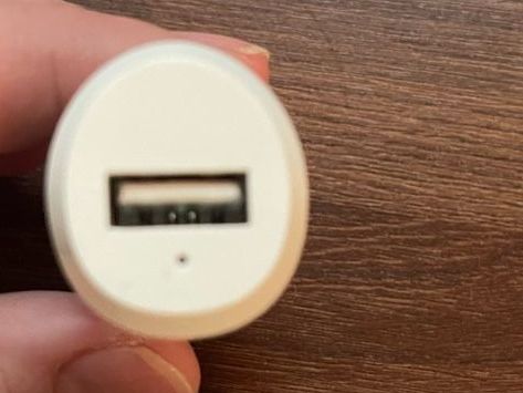 Caricabatterie: Weisses USB Ladegerät für Auto – Nuovo (secondo la descrizione) da Auw venduto da chr_vcc8