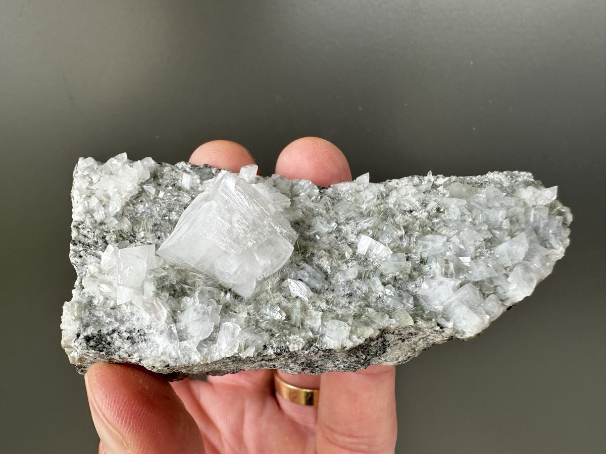Minerali & Pietre curative: Adular Amiant Quarz Maderanertal – Usato da Oberuzwil venduto da Crystall0 3