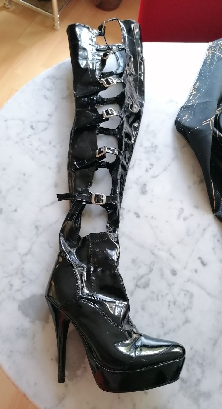 Scarpe da uomo: LACKSTIEFEL GRÖSSE 38 WENIG GETRAGEN – Usato da Pratteln venduto da ThereseZ