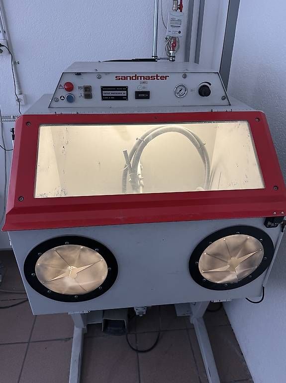 Tutte le macchine: À vendre 2 sableuses – Usato da La Chaux-de-Fonds venduto da Hik10