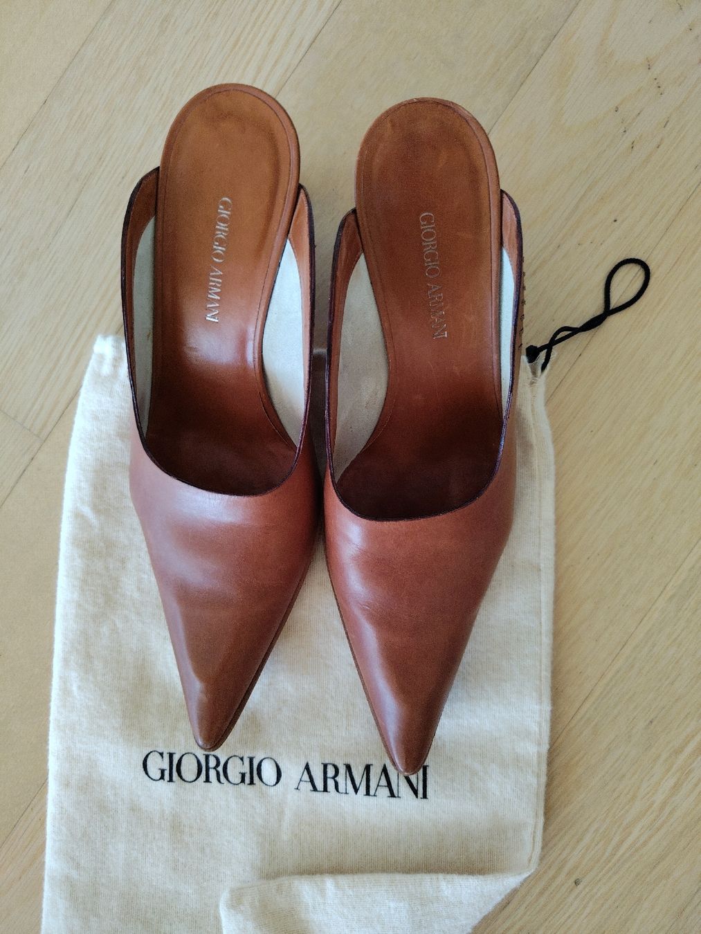 Armani Scarpe da donna: GIORGIO ARMANI Pantolette Leder Cognac Size 36 – Usato da Buchrain venduto da QueenyHE51 1