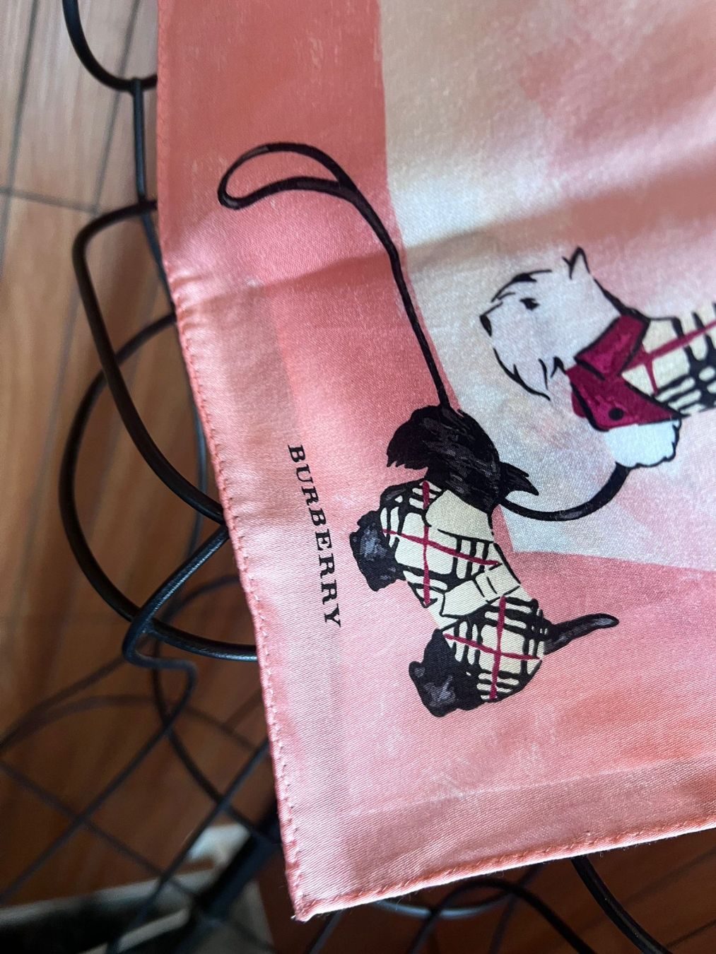 Burberry Foulard & Sciarpe: Burberry Baumwolltuch 49x49 cm rosa – Nuovo (secondo la descrizione) da Winterthur venduto da Dejv 1