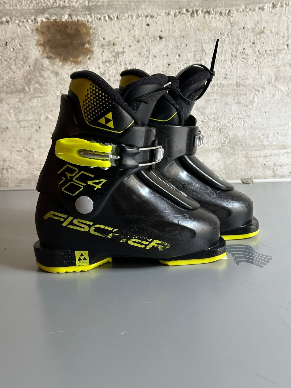 Fischer Chaussures garçon: Fischer Kinder Skischuhe 17.5 / Gr. 28 – D'occasion à Emmenbrücke par karkarkar