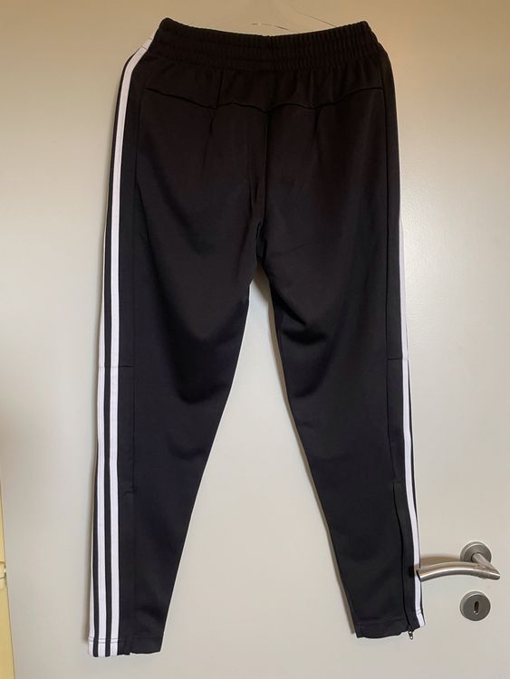 Adidas Pantaloni: Pantalon de survêtement Adidas noir, taille S – Nuovo (secondo la descrizione) da Vuadens venduto da Nina11 1