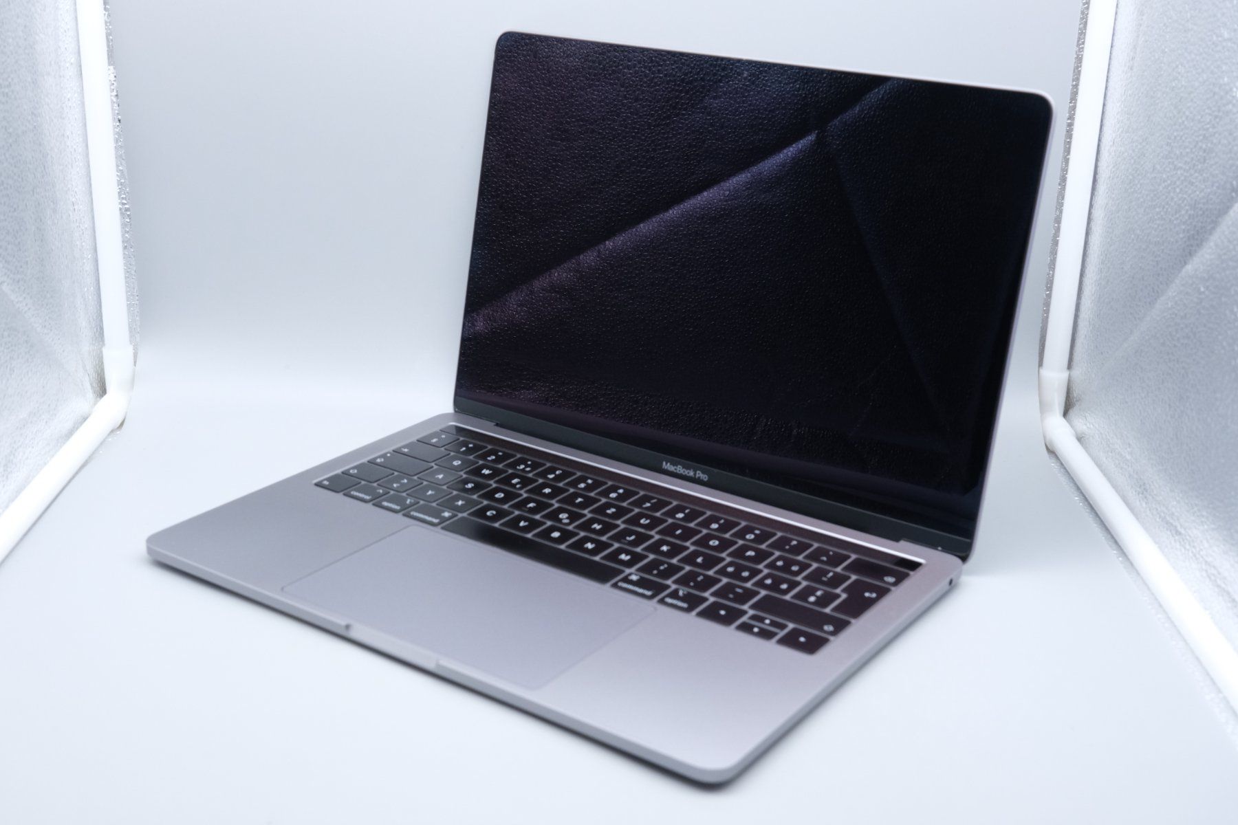 Apple Portables: Apple MacBook Pro 2019 13Zoll Touchbar ICloud Lock – D'occasion à Ramsen par Studio82