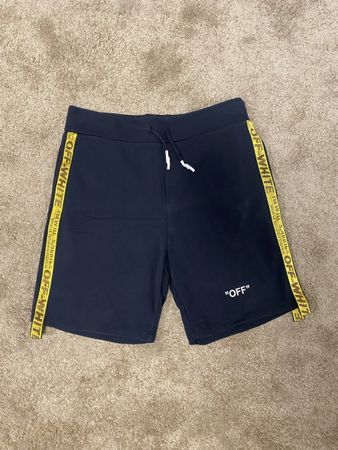 Off White Shorts Gr. L