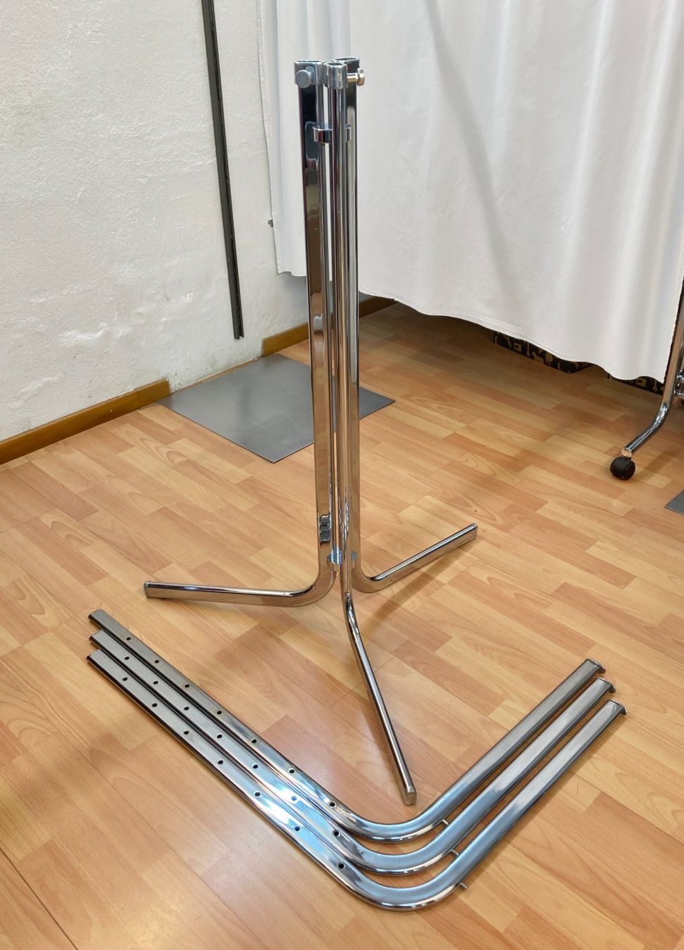 Sonstige Dekorationen & Accessoires: Kleiderständer 3-Arm, gross – Gebraucht aus Luzern von flexibus77 5