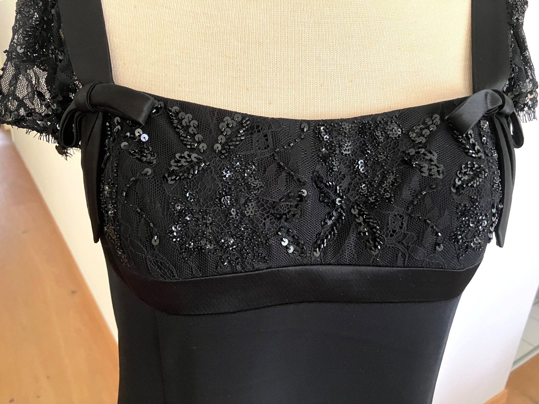 Kleider: Elegantes schwarzes Abendkleid mit Spitze – Neu (gemäss Beschreibung) aus Baar von leo_j8vl