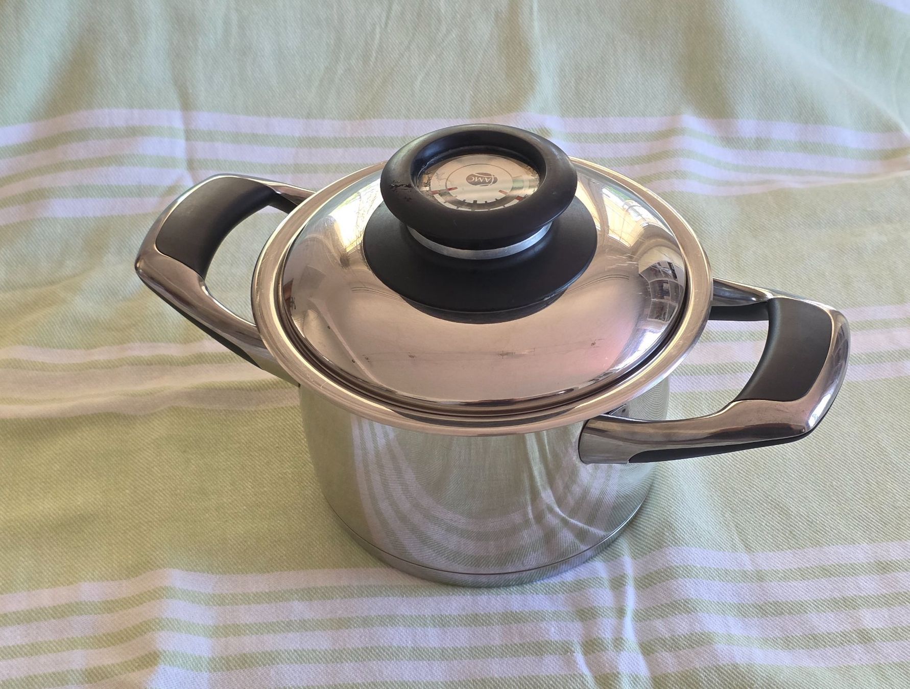 Casseroles: Casserole AMC induction 2 litres – D'occasion à Peyres-Possens par vevette65