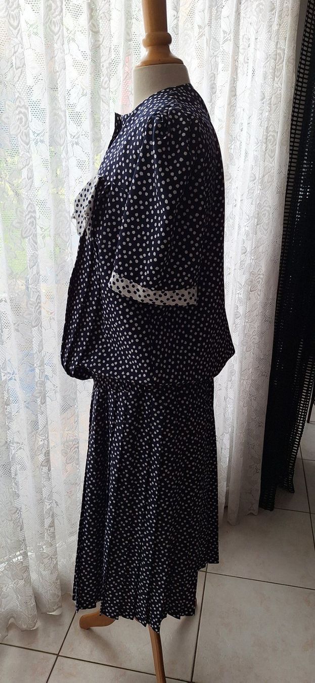 Completi & Tailleur: Ensemble Vintage 42 – Usato da St-Triphon venduto da Jldr0 1