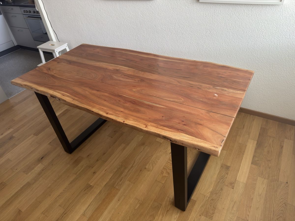 Tavoli: Holz Tisch mit Bank – Usato da Gwatt (Thun) venduto da eri_sj9c 2