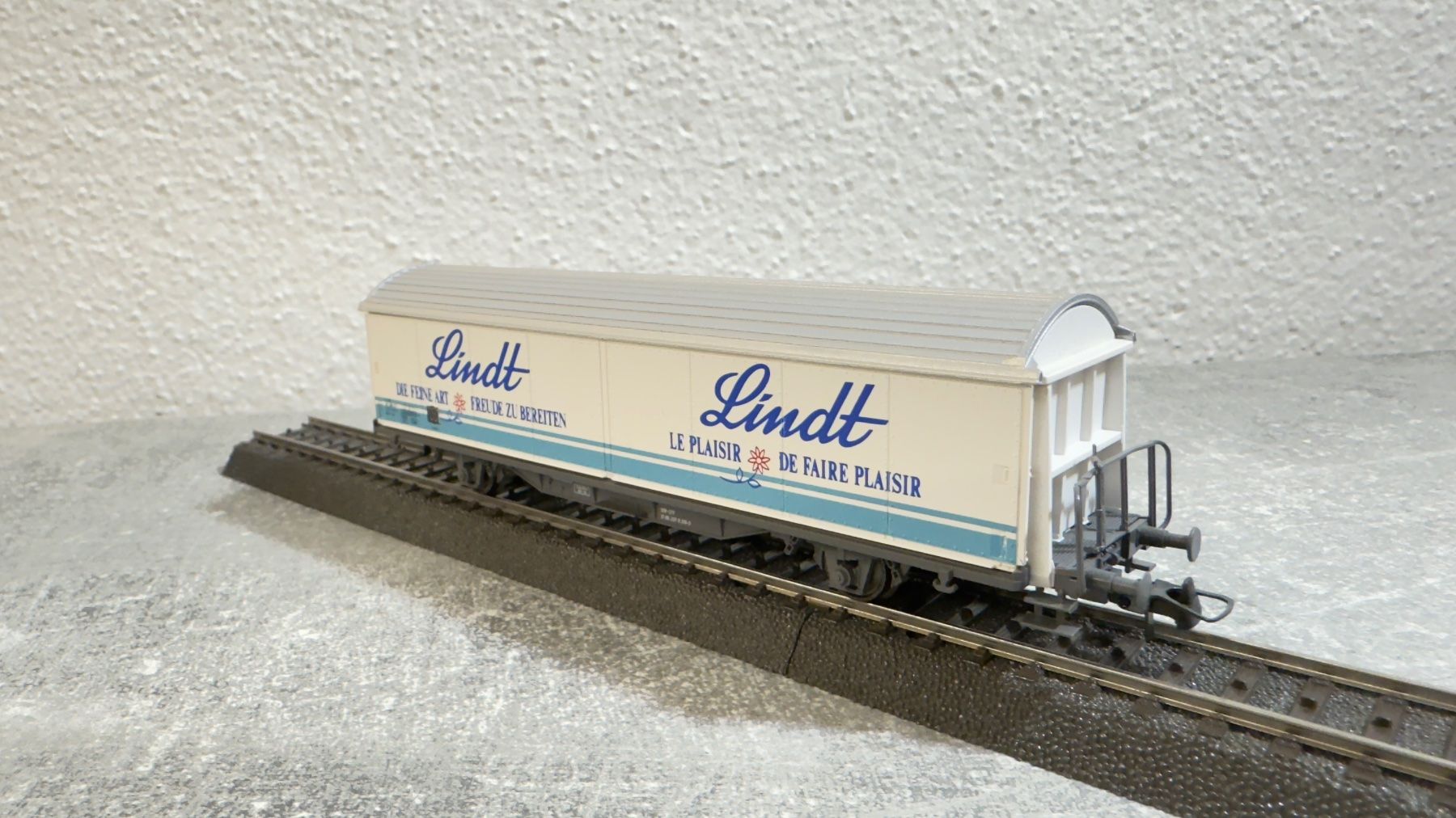 Roco Modellini di ferrovie: Roco Lindt Güterwagen H0 / AC – Usato da Windlach venduto da Kelebra