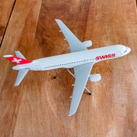 Flugzeugmodell Swiss Airbus A320 1 : 100 neu