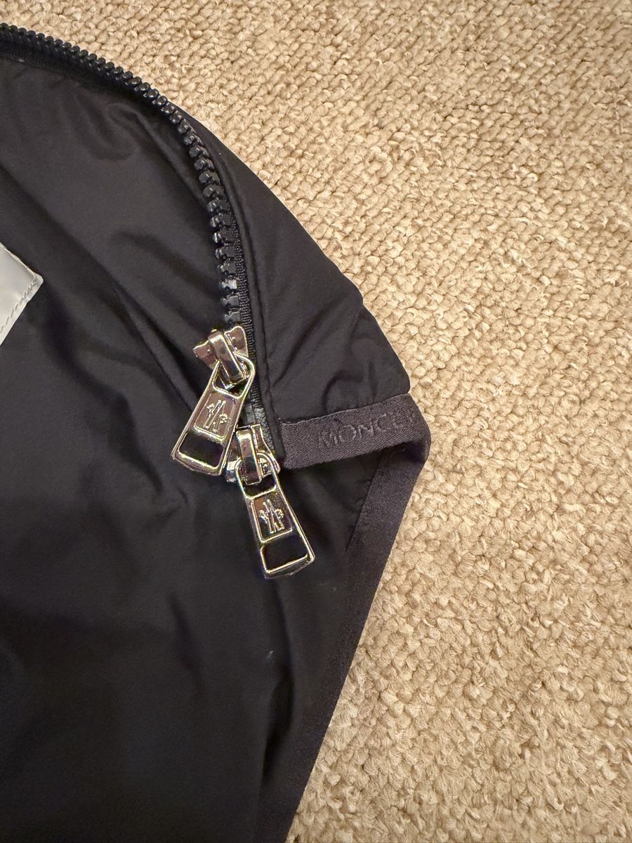 Moncler Maglioni & Felpe: Moncler Weste Grösse 4 – Nuovo e nell'imballaggio originale da Ebikon venduto da bee_66f9 5