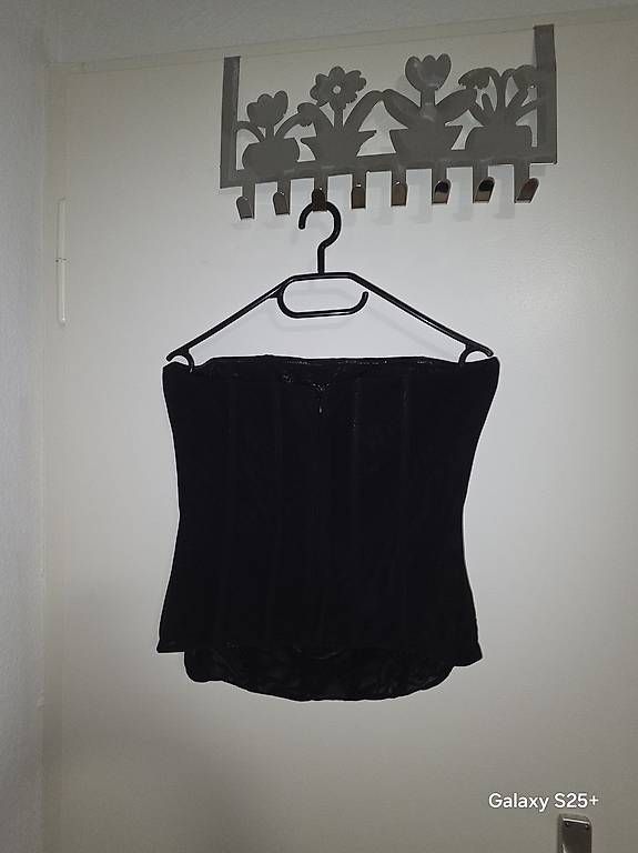 Top: Offshoulder Corsett – Usato da St. Gallen venduto da ruz_t5lk 1