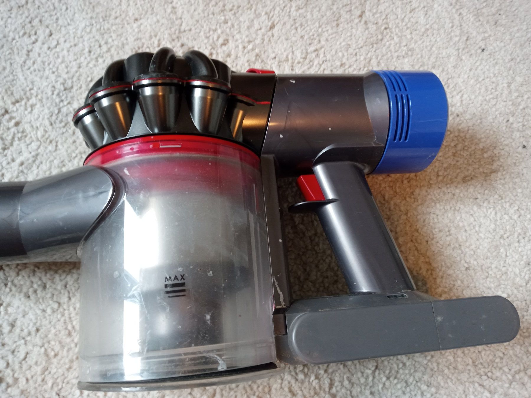 Dyson Aspirateurs & Accessoires: Handstaubsauger Dyson V8 – D'occasion à Prez-vers-Siviriez par Monija70 2