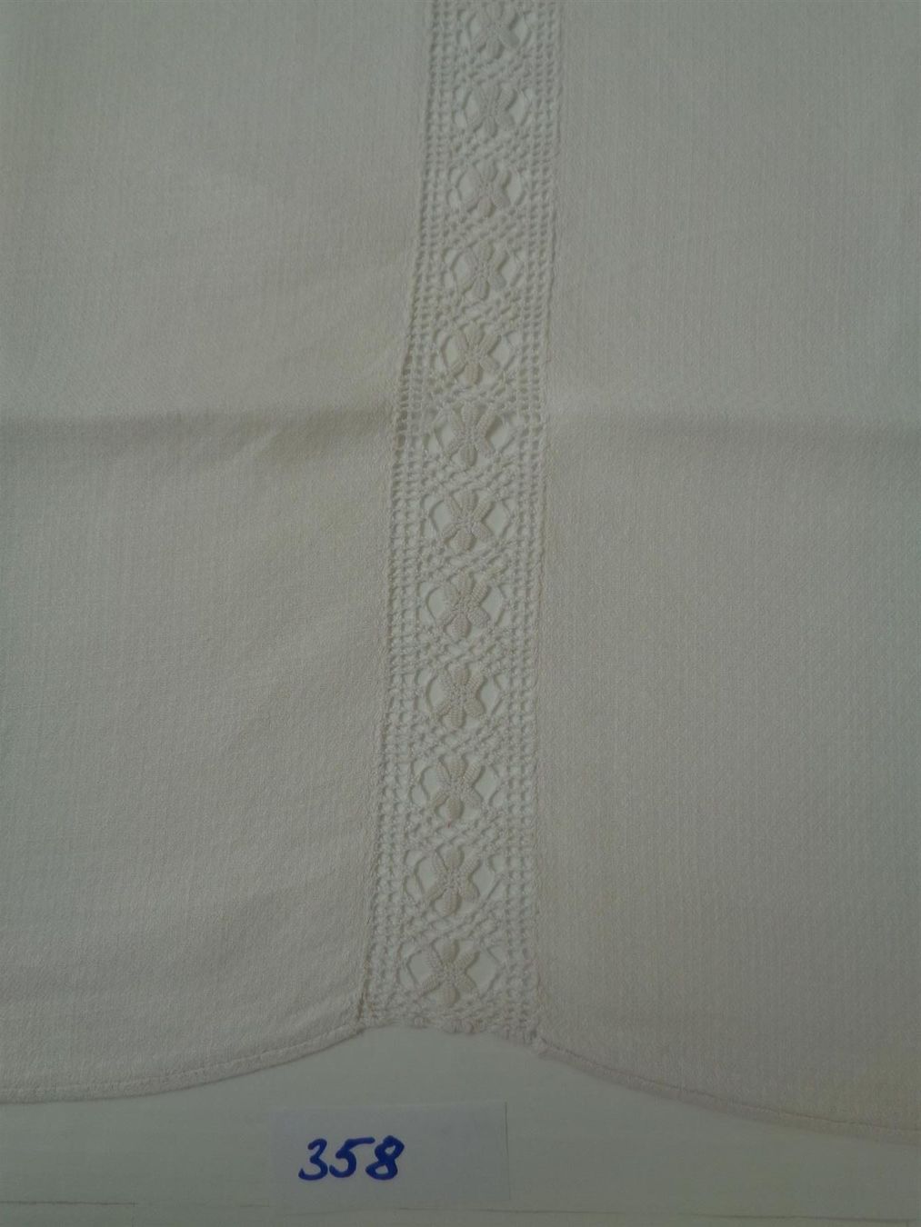 Decken: Tischdecke mit Spitzen-Einlage - Vintage – Gebraucht aus Chur von omonia