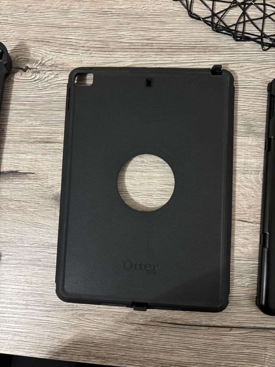 OtterBox Covers & Borse: Coque OtterBox Defender pour iPad 7/8/9ème Génération. – Nuovo (secondo la descrizione) da La Chaux-de-Fonds venduto da DANIELA19961996 4