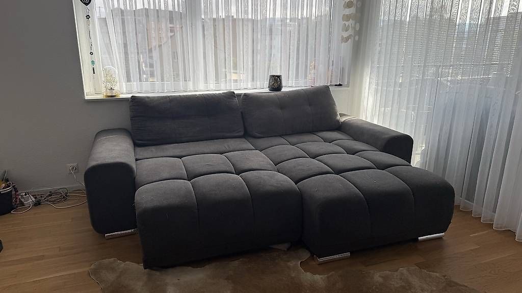 Sofas: Graues Ecksofa mit Schlaffunktion & Stauraum – D'occasion à Aarburg par jane2d 1