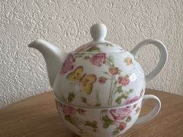Teekanne mit Tasse