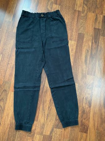 Schwarze H&M Stoffhose Gr. 34
