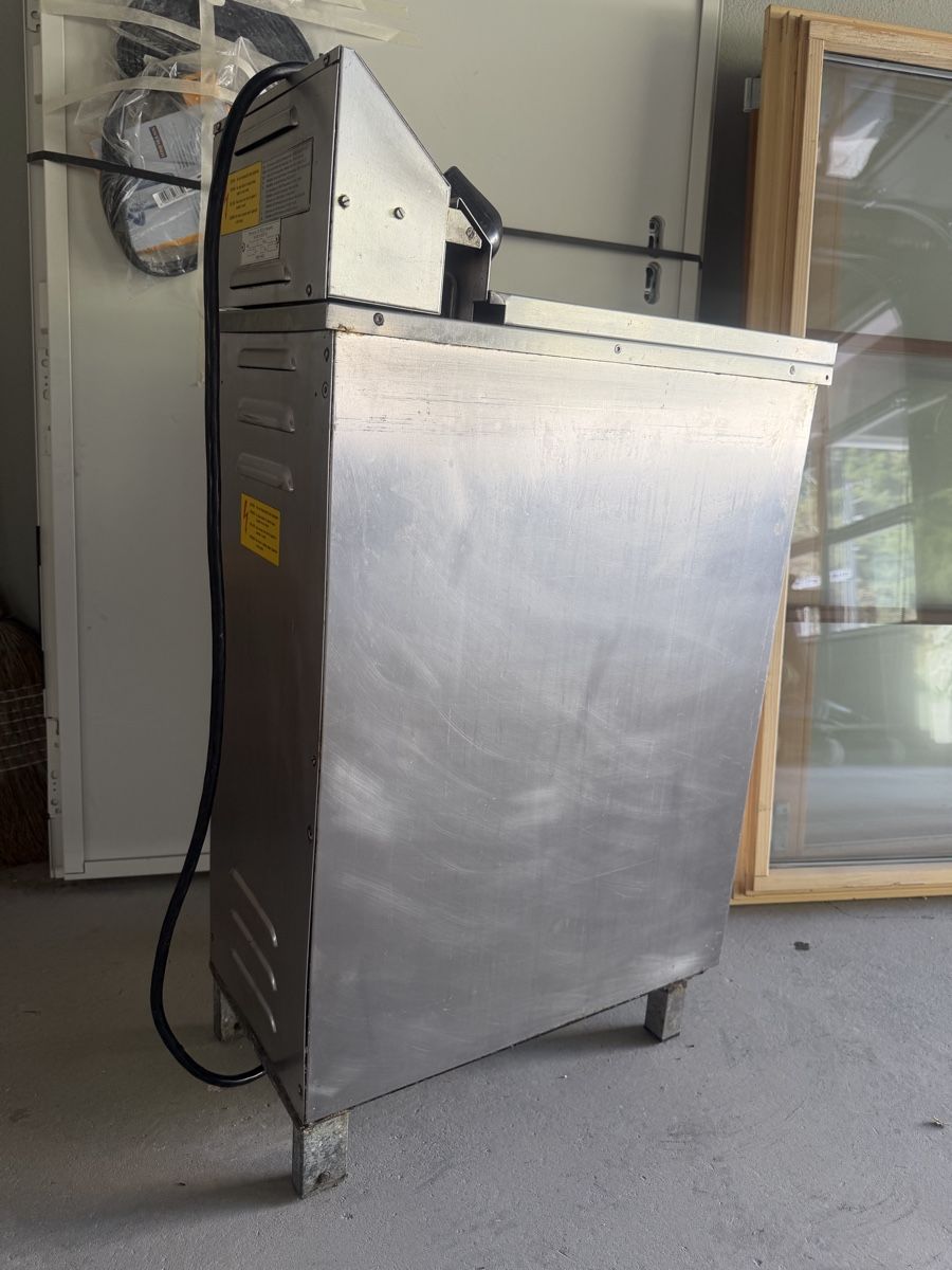 Frifri Appareils de cuisine: Frifri E30 Friteuse guter Zustand – D'occasion à Flims Dorf par inf_dj8q 2