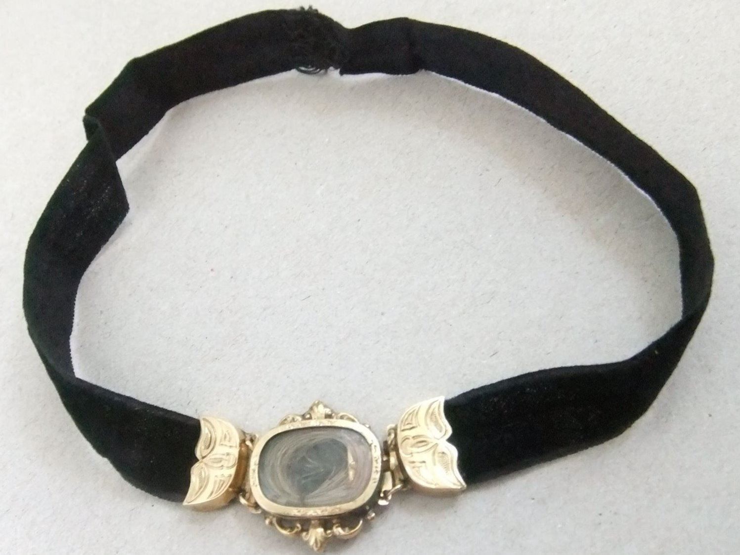 Ketten: Antikes Halsband mit Haarlocke – Gebraucht aus Esslingen von eintagammeer