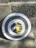 Cible jeu enfant avec 2 fléchettes bon état