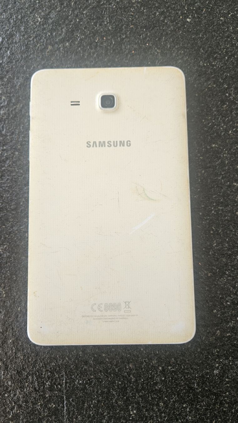 Samsung Tablet PC: Samsung Galaxy Tab A 8" WiFi Tablet - White – Difettoso da Sachseln venduto da laz_65cg 1