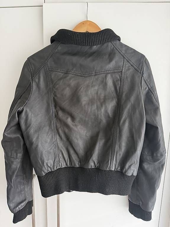 Jacken:  Lederjacke Grösse L  Schwarz – Gebraucht aus Murten von vogu 1