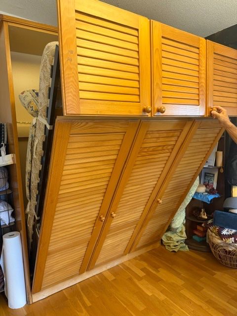 Lits: Lit-armoire basculant – Neuf (Voir description) à Enges par cordec 1