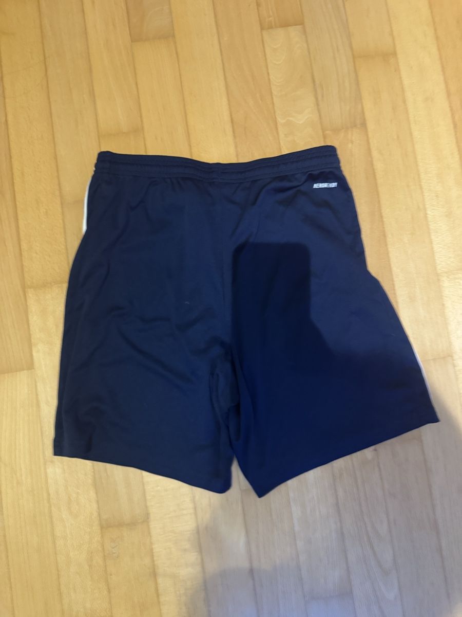 Pantalons: Adidas Shorts – Neuf (Voir description) à Turgi par eiiinalem 1