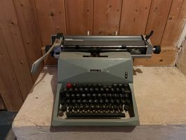 Schreibmaschine Olivetti 82