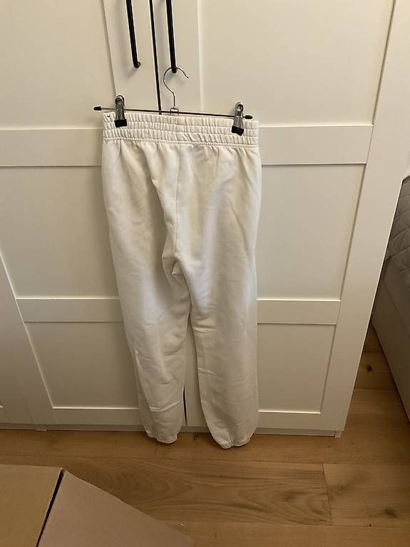 Pantaloni: Weisse Jogginghose – Usato da Wettingen venduto da monikazefi 1