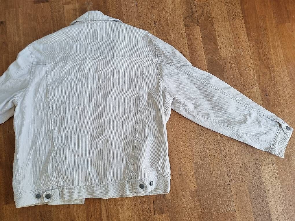 Vestes: Hellbeige Cordjacke im Schnitt einer Jeansjacke – D'occasion à Schaffhausen par BiKoKu 2