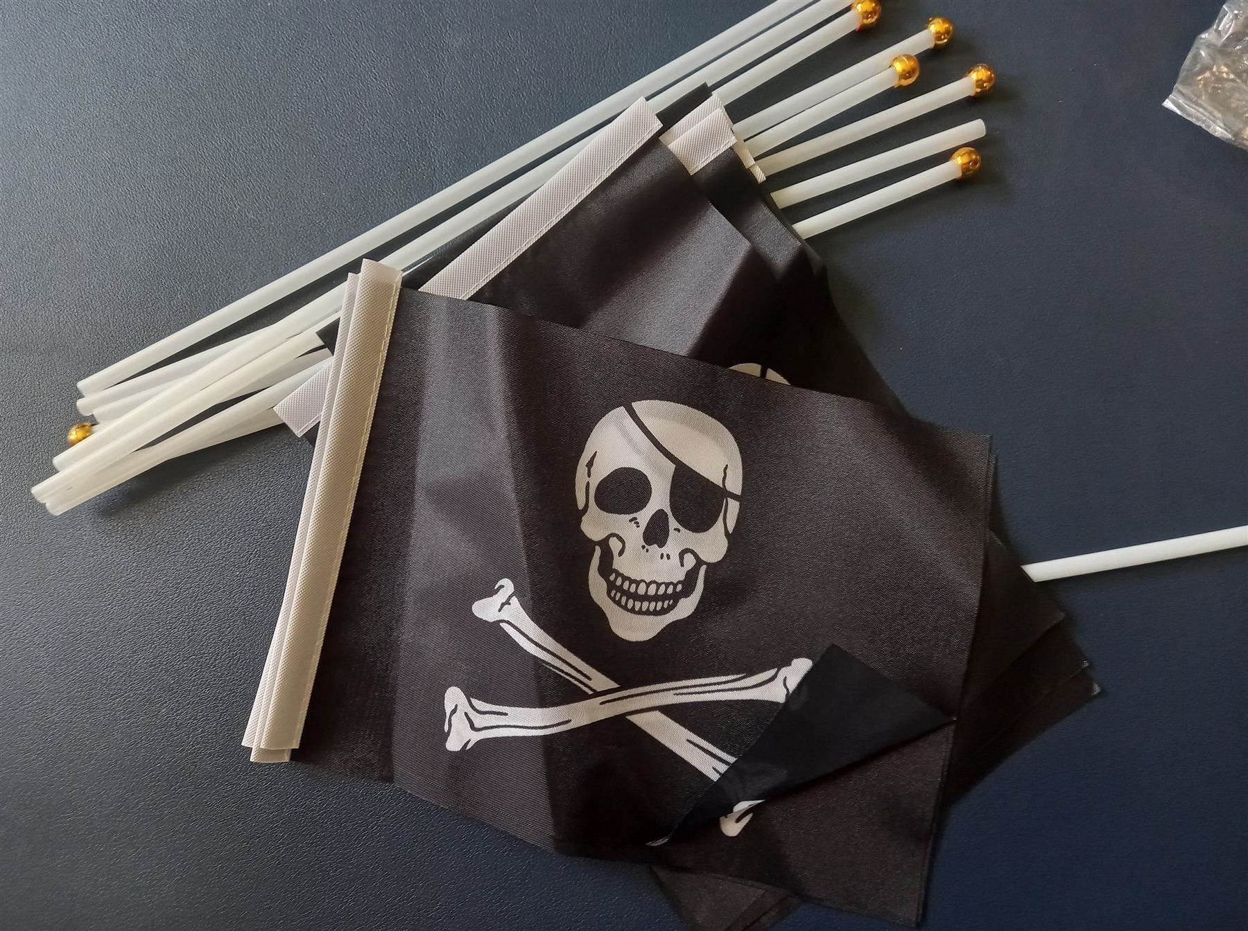 Fahnen: 40x Piratenflagge / drapeau de pirate – Neu und originalverpackt aus Lausanne von novastoris 3