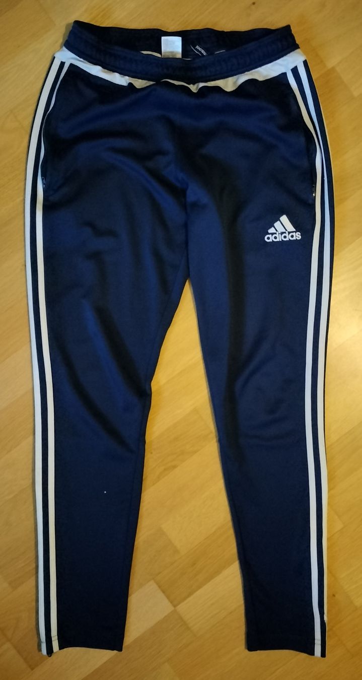 Pantaloni: Adidas Trainerhose dunkelblau S – Usato da Bern venduto da verateinilae 2