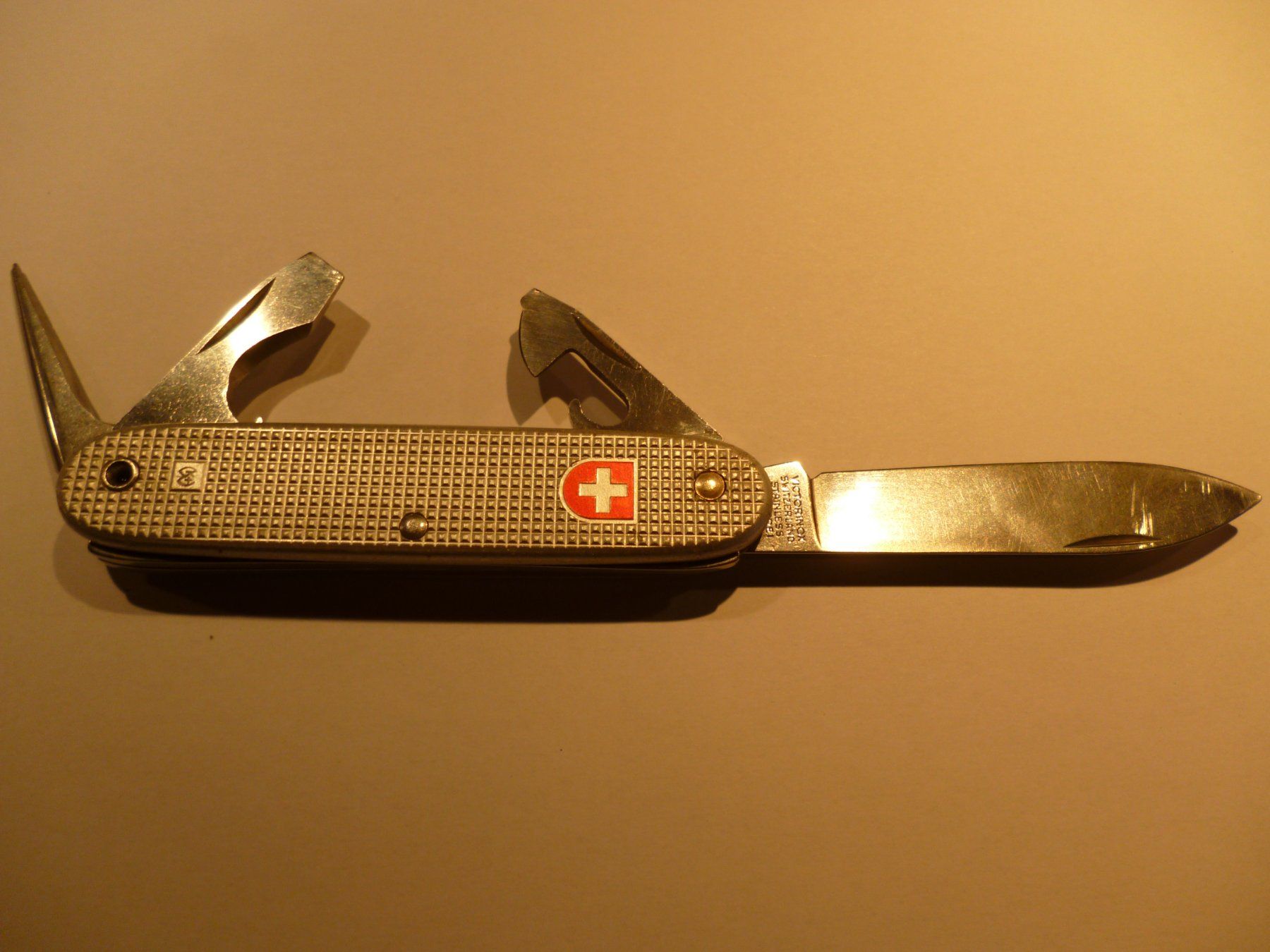 Victorinox Taschenmesser: couteau  militaire  81 – Gebraucht aus les geneveys sur coffrane von chollet1983