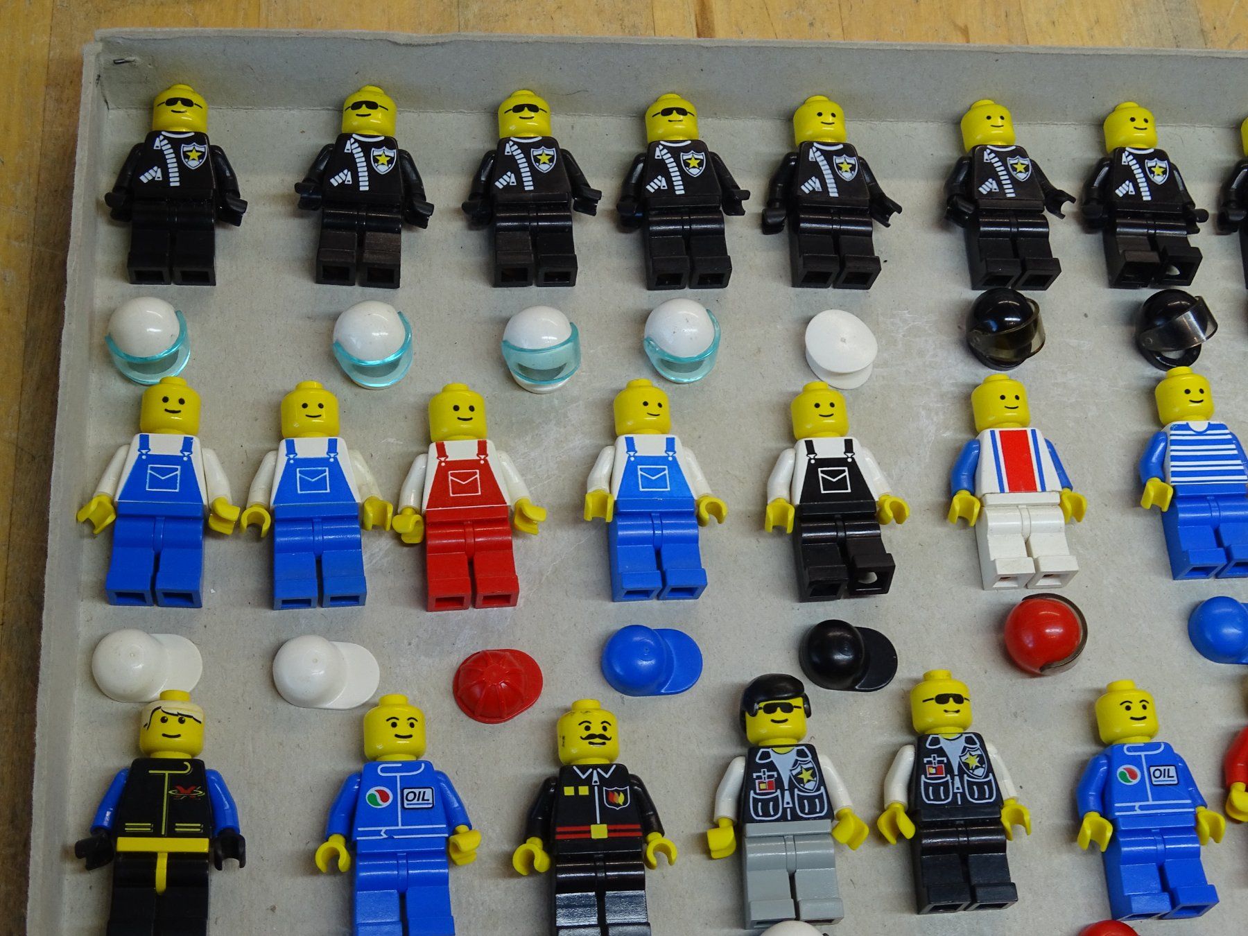 Lego Kit di costruzioni: Lego 40 x Minifigs / Männchen / 1 – Usato da Wohlen AG venduto da Bricktoys 1
