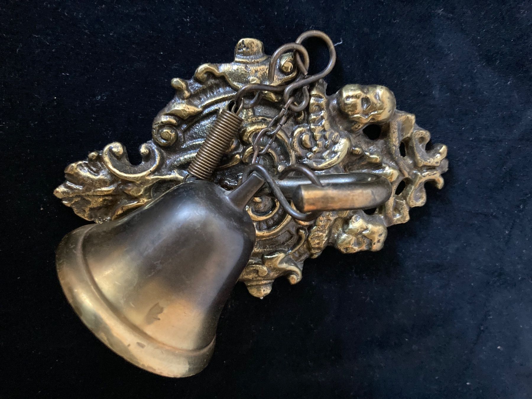 Glocken & Treicheln: Kleine Wandglocke  aus Messing – Gebraucht aus Zürich von Chaeffeler 1