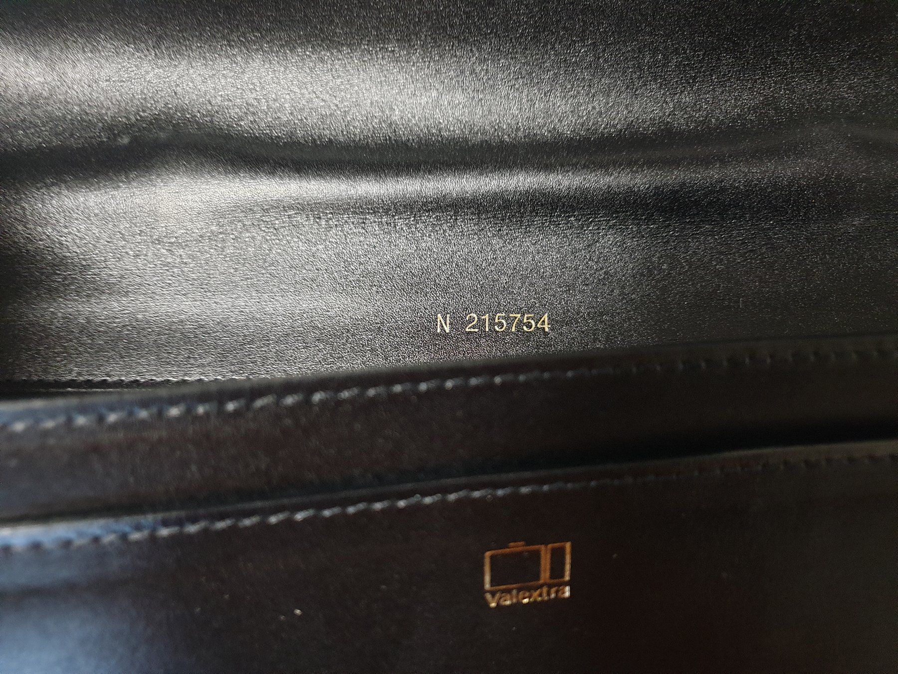 Taschen: Valextra - Porta Documenti in pelle nera come nuova – Gebraucht aus Caslano von rob_w2fm 5
