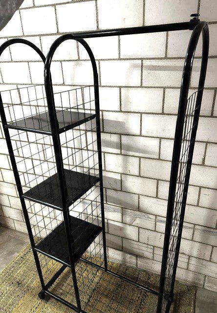 Garderobe: +  sChwArZe  MeTaLL RoLLgArDerObe  + – Gebraucht aus Winkel von zeho 4