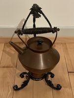 Antiker Wasserkessel mit Ständer, Kupfer & Eisen