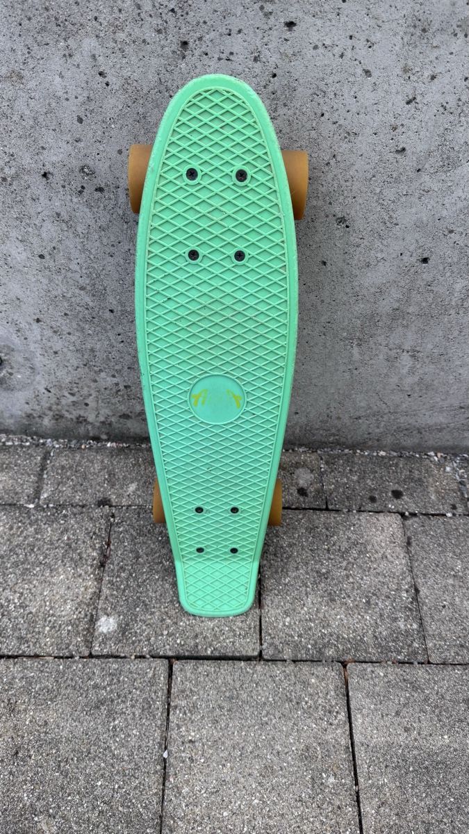 Penny Skateboards Skateboards: Penny Board hellgrün gebrauchter Zustand – Usato da Wolfhausen venduto da ResalePoint 1