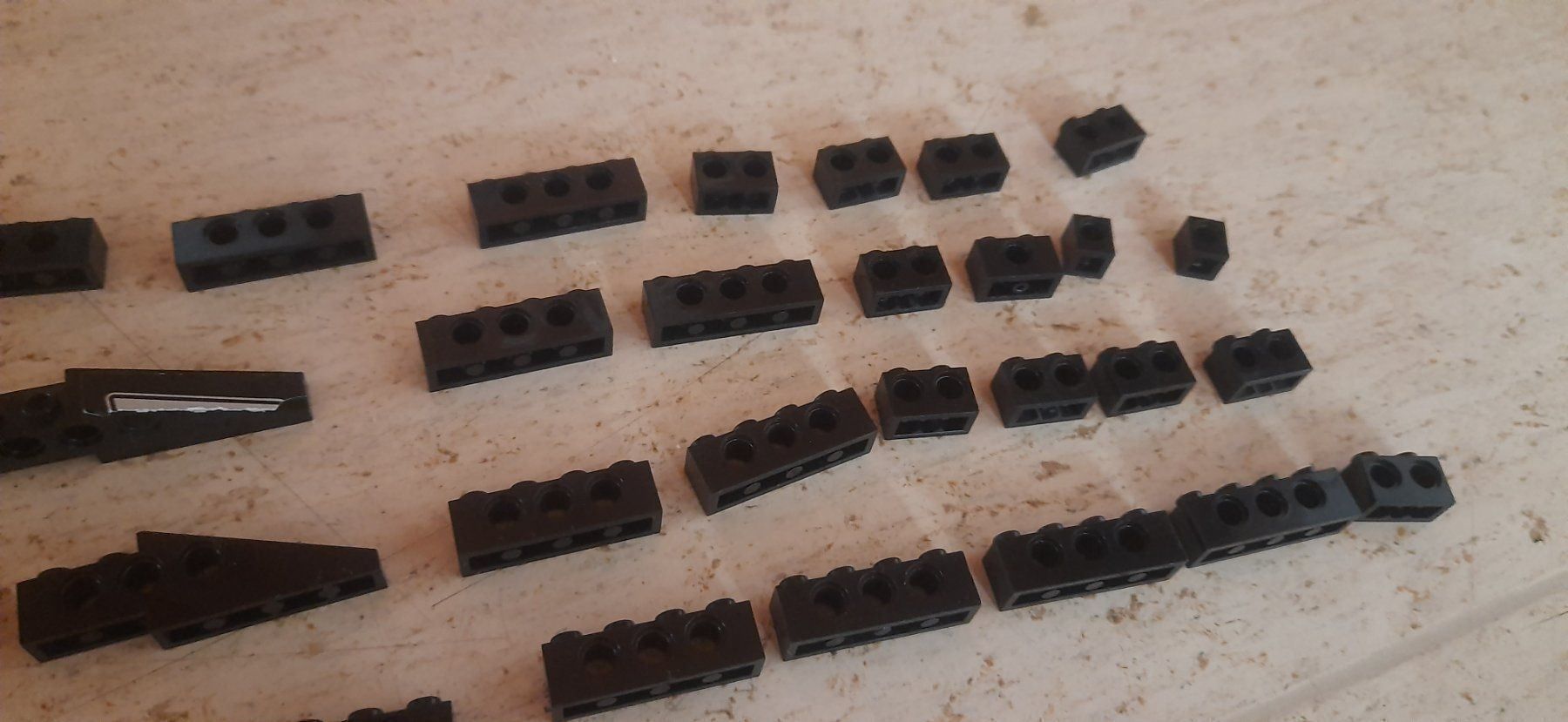 Giocattoli: Lego Technik 44 schwarze Lochbalken – Usato da Malters venduto da Maren400 2