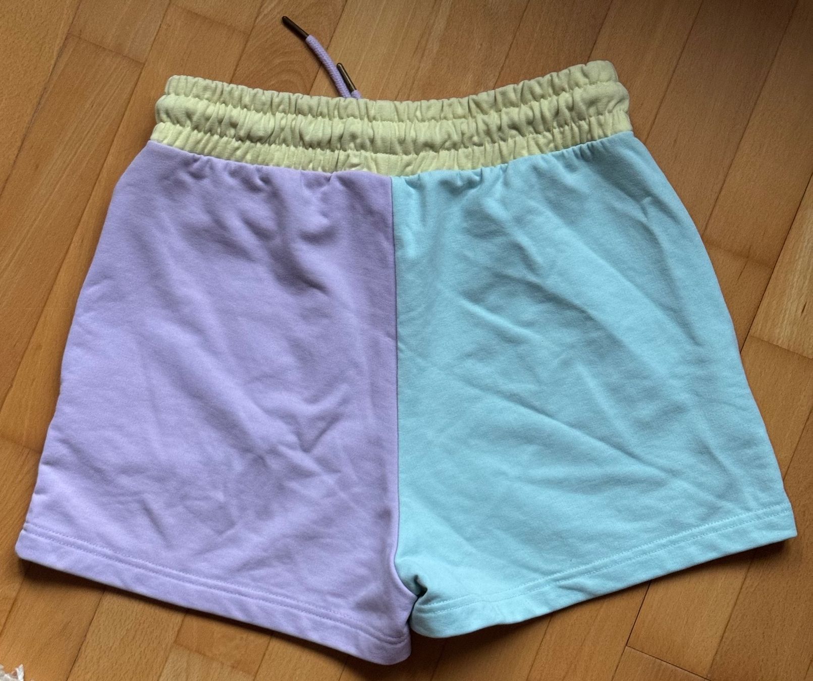 Pantalons: Karl Kani Trainer Shorts – D'occasion à Bern par anja.zurbuchen 1