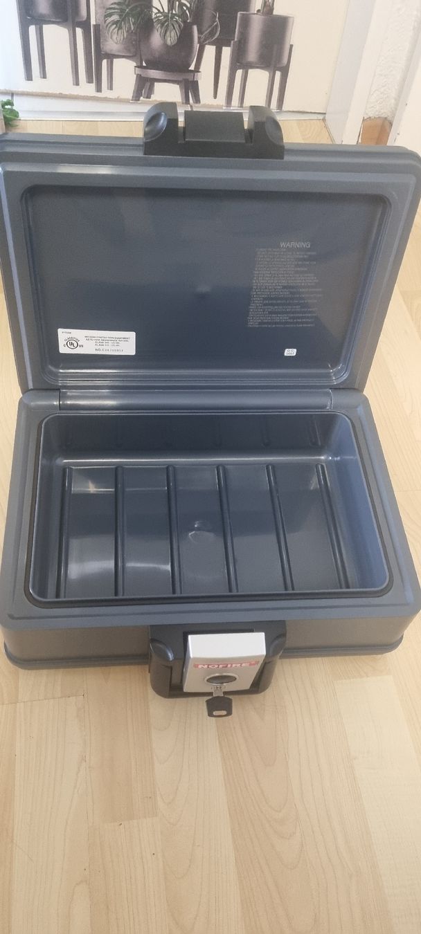 Casseforti: NOFIRE Dokumentenkassette mit Schlüssel – Usato da Tägerig venduto da Zeybek2625